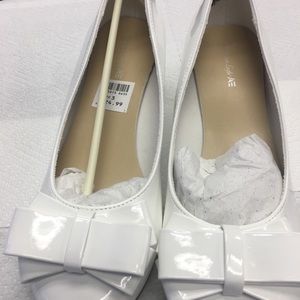 American Eagle girls dressed up shoes